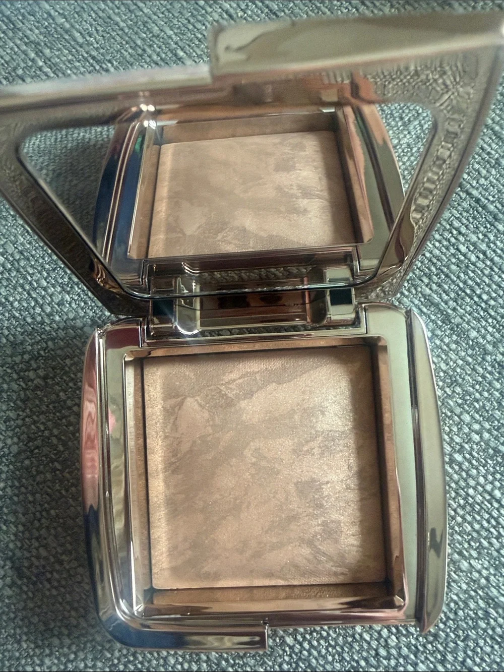 New Hourglass Ambient® Lighting Bronzer-Radiant Bronze Light